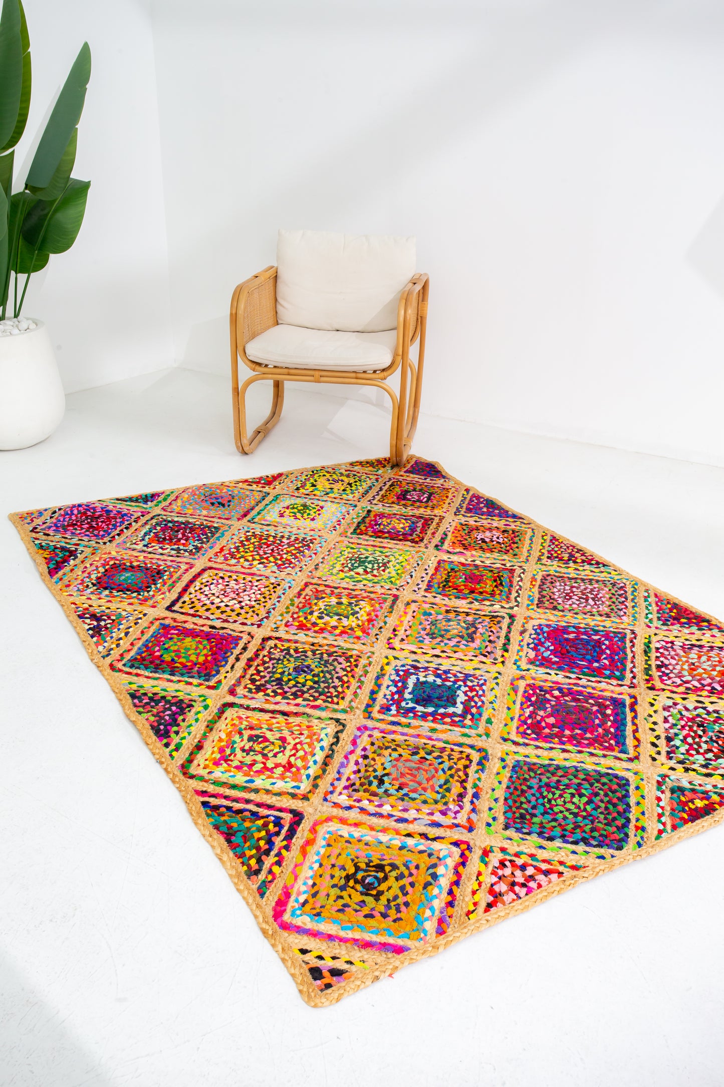 Contemporary Handmade Braided Rug - Jute and Chindi - Colorful Diamond